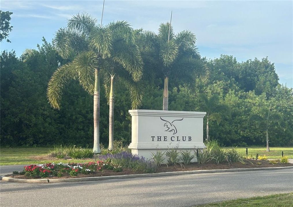 Active With Contract: $879,900 (3 beds, 2 baths, 2892 Square Feet)