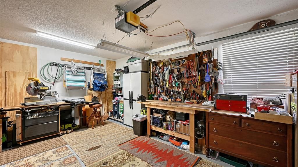 Active With Contract: $879,900 (3 beds, 2 baths, 2892 Square Feet)
