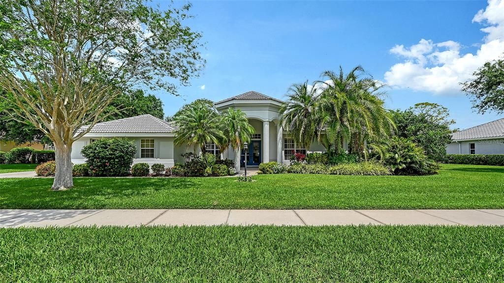 Active With Contract: $879,900 (3 beds, 2 baths, 2892 Square Feet)