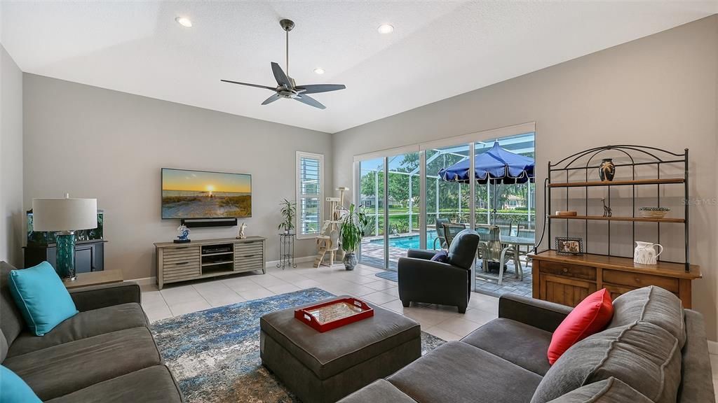 Active With Contract: $879,900 (3 beds, 2 baths, 2892 Square Feet)