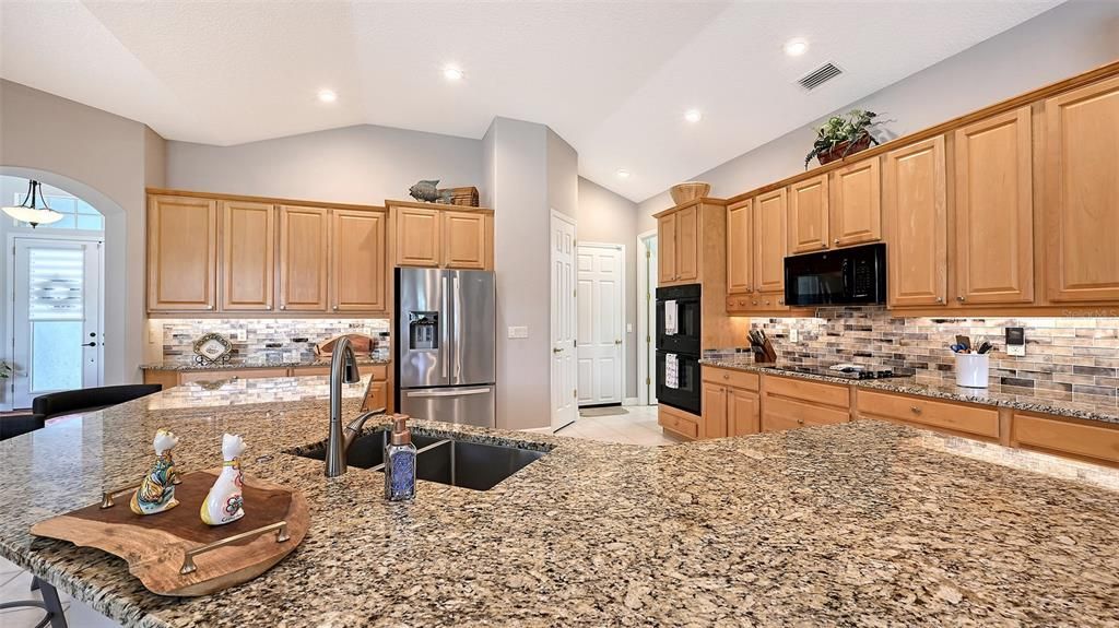 Active With Contract: $879,900 (3 beds, 2 baths, 2892 Square Feet)