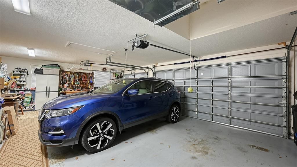 Active With Contract: $879,900 (3 beds, 2 baths, 2892 Square Feet)