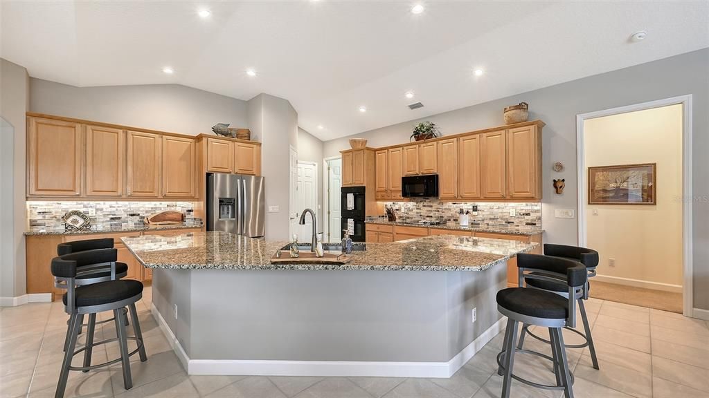 Active With Contract: $879,900 (3 beds, 2 baths, 2892 Square Feet)