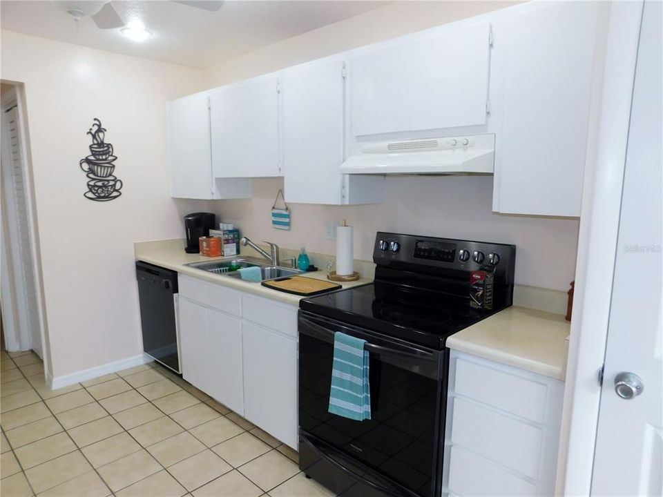 For Rent: $2,500 (3 beds, 2 baths, 1445 Square Feet)