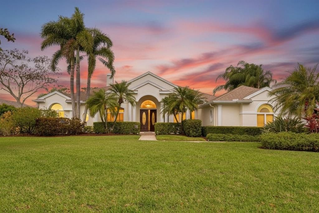 Activo con contrato: $960,000 (4 camas, 3 baños, 3294 Pies cuadrados)