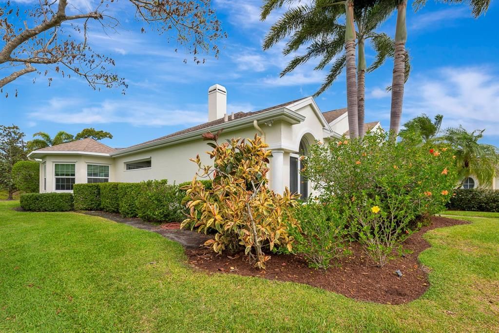Activo con contrato: $960,000 (4 camas, 3 baños, 3294 Pies cuadrados)