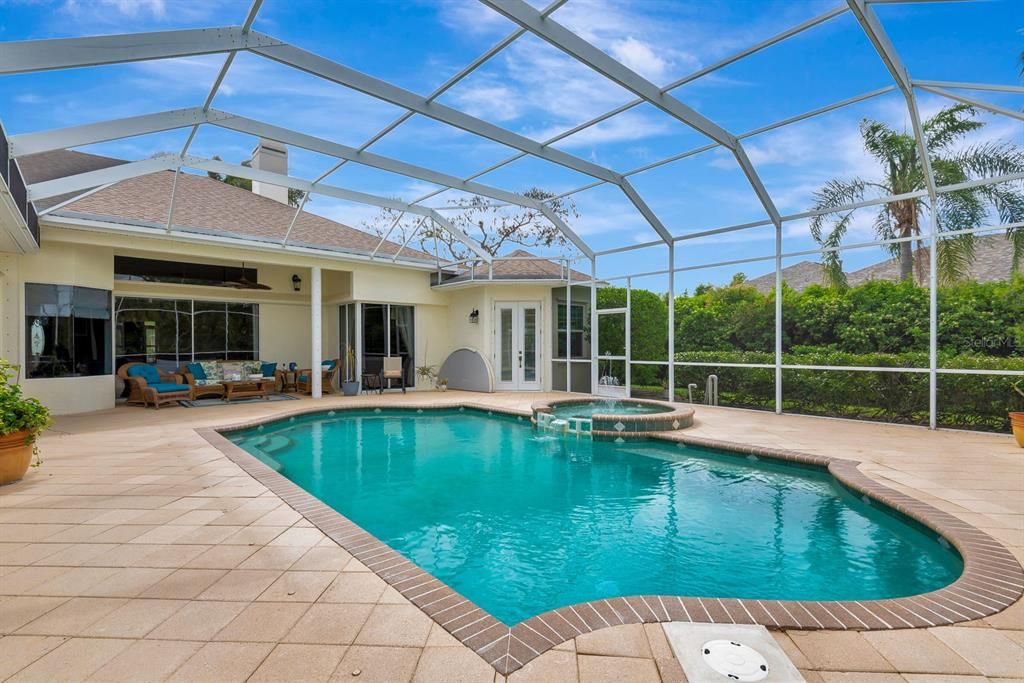 Activo con contrato: $960,000 (4 camas, 3 baños, 3294 Pies cuadrados)