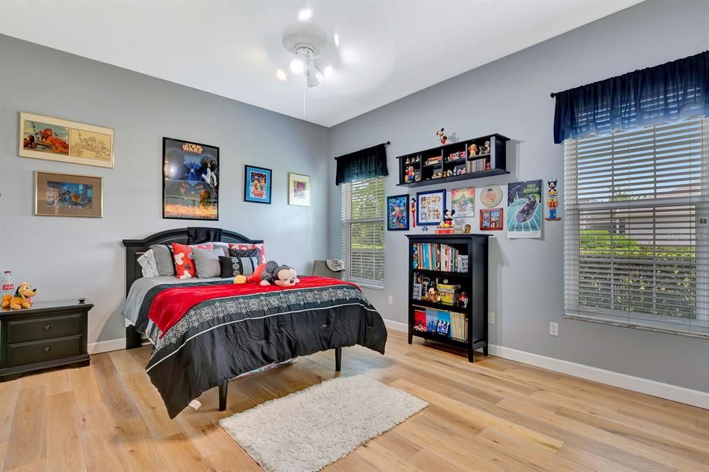 Activo con contrato: $960,000 (4 camas, 3 baños, 3294 Pies cuadrados)
