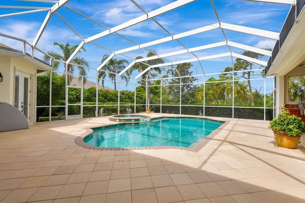 Activo con contrato: $960,000 (4 camas, 3 baños, 3294 Pies cuadrados)