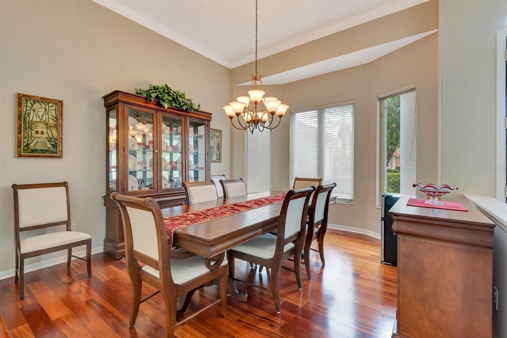 Activo con contrato: $960,000 (4 camas, 3 baños, 3294 Pies cuadrados)