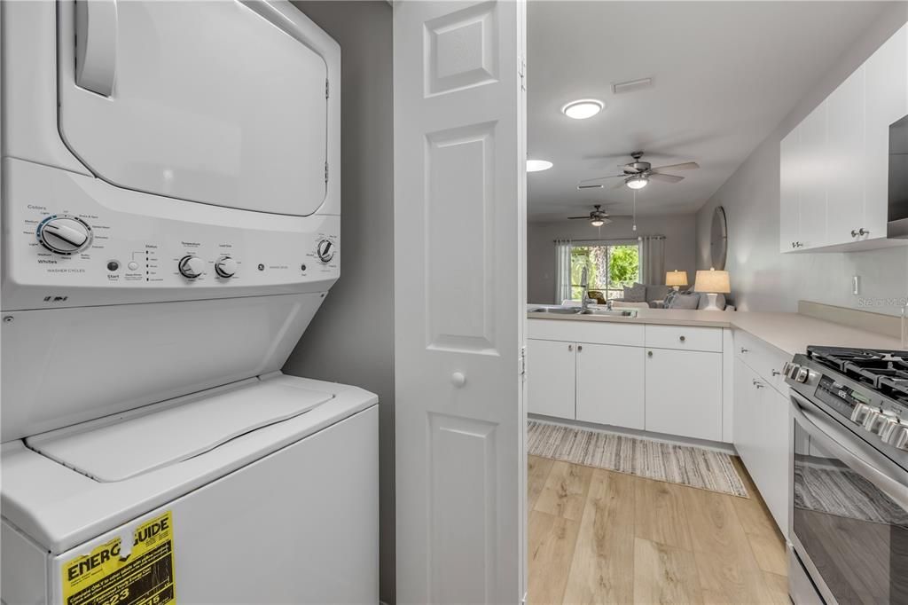 На продажу: $284,900 (2 спален, 2 ванн, 1066 Квадратных фут)
