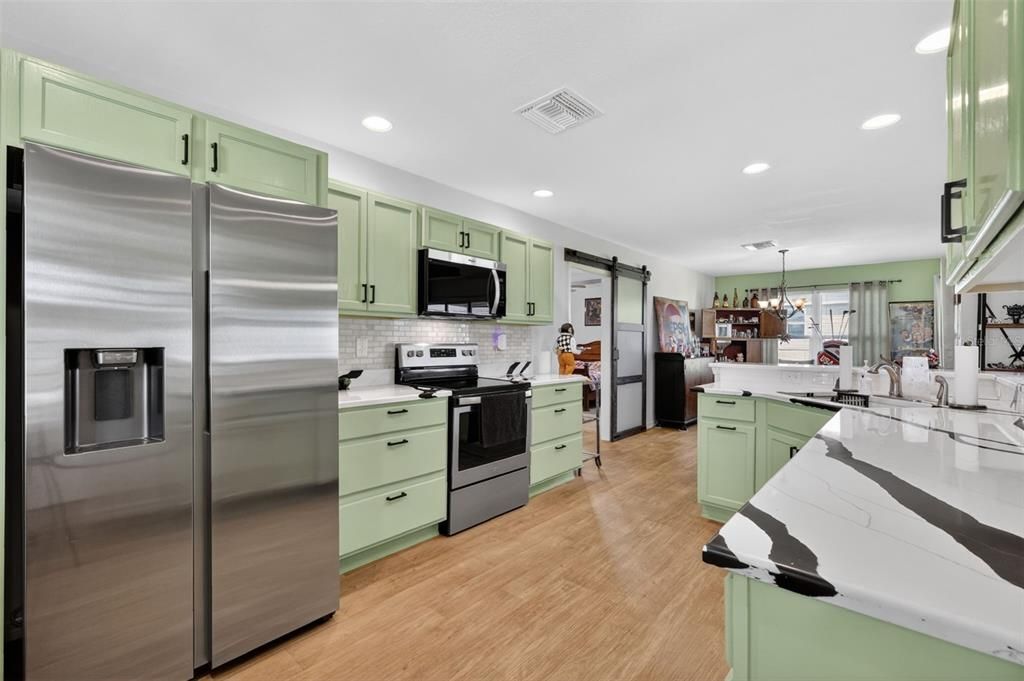 For Sale: $339,900 (3 beds, 2 baths, 1586 Square Feet)