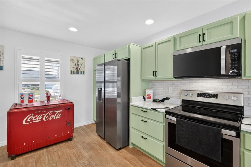 For Sale: $339,900 (3 beds, 2 baths, 1586 Square Feet)