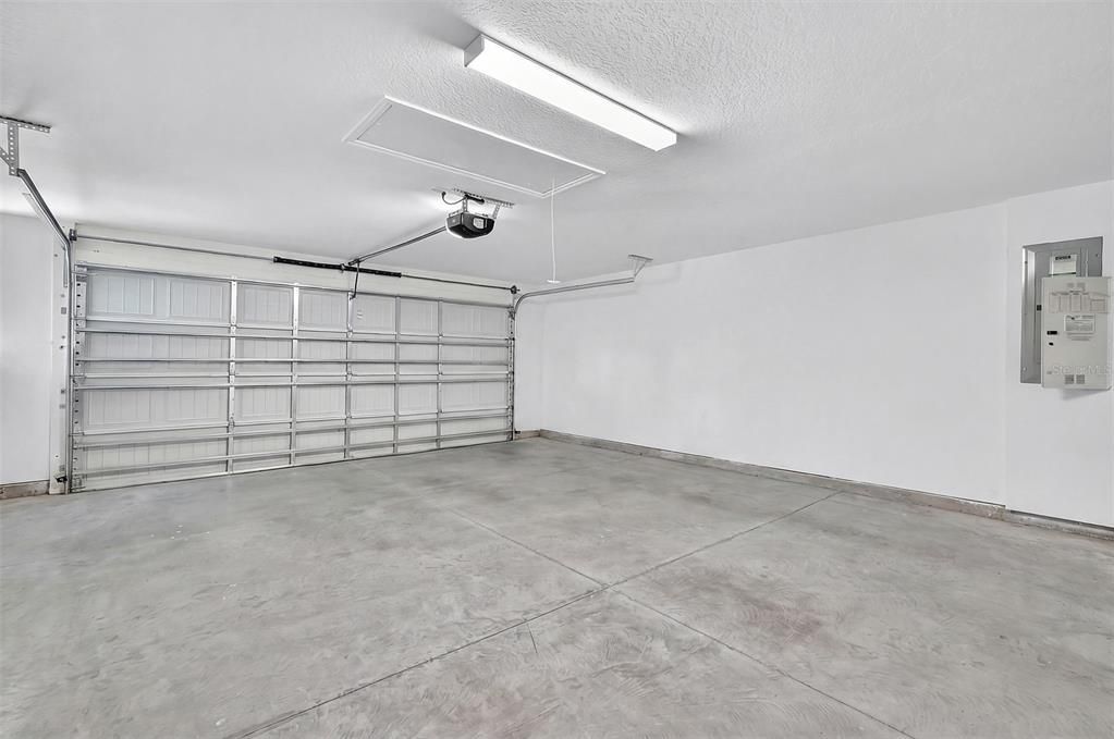 For Sale: $339,900 (3 beds, 2 baths, 1586 Square Feet)