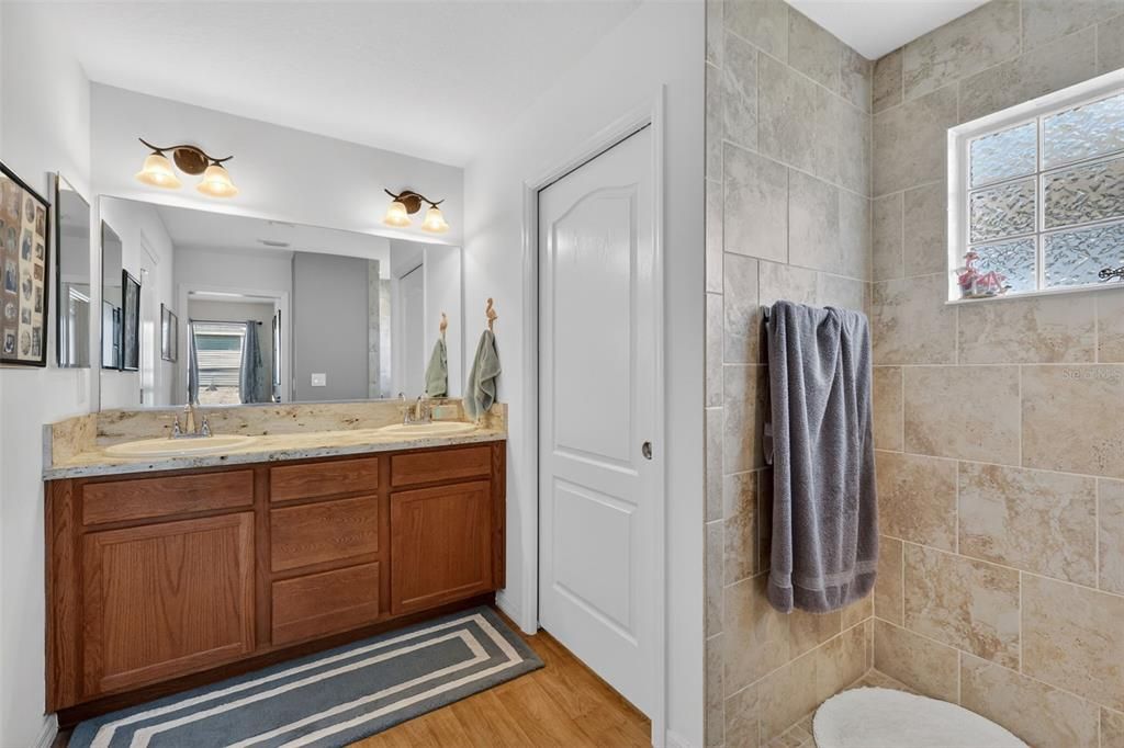 For Sale: $339,900 (3 beds, 2 baths, 1586 Square Feet)