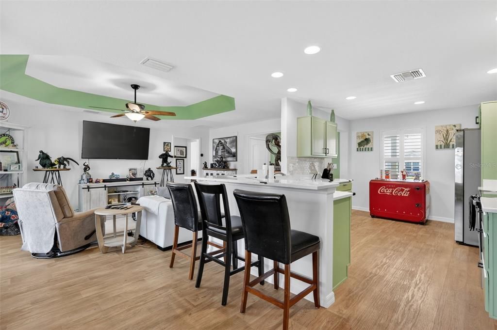 For Sale: $339,900 (3 beds, 2 baths, 1586 Square Feet)