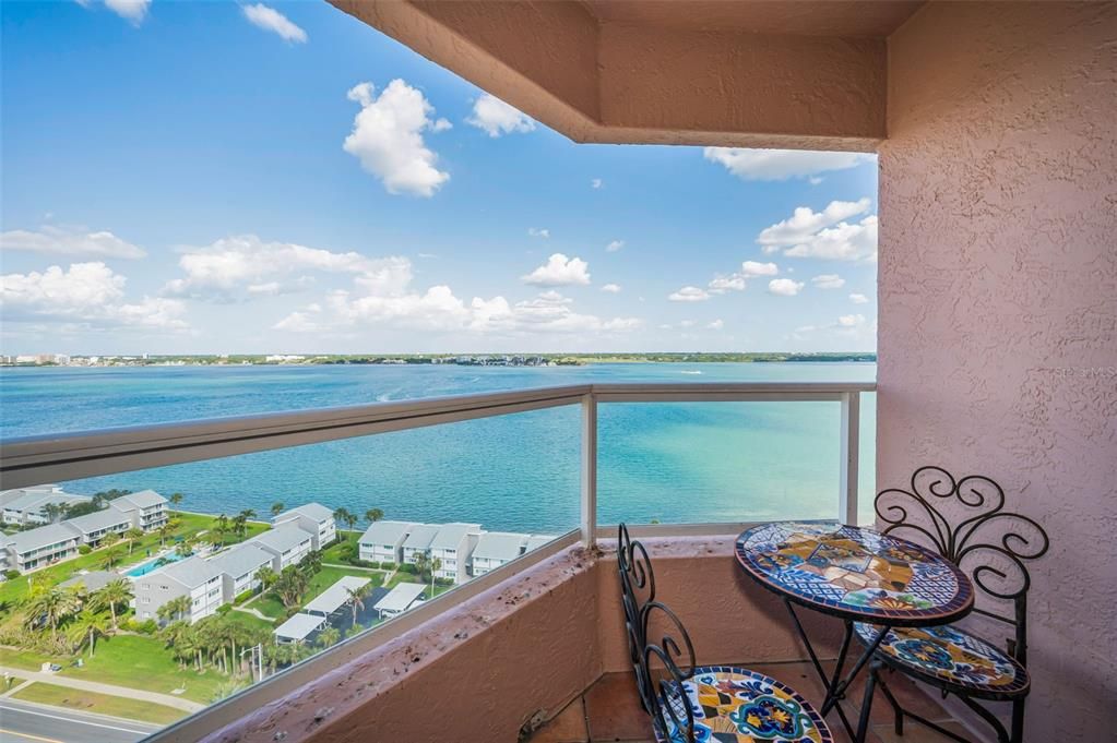 For Sale: $1,875,000 (3 beds, 2 baths, 2125 Square Feet)