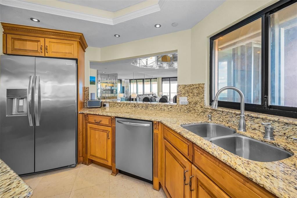 For Sale: $1,875,000 (3 beds, 2 baths, 2125 Square Feet)