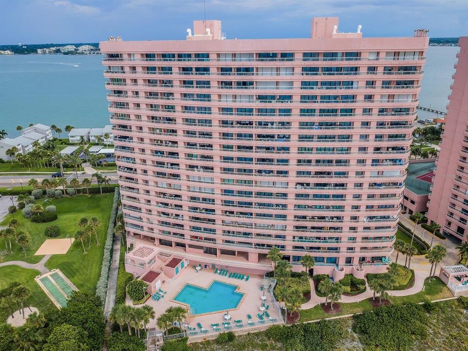 For Sale: $1,875,000 (3 beds, 2 baths, 2125 Square Feet)