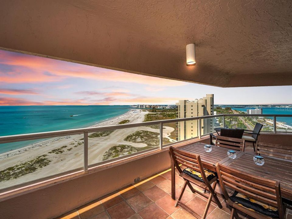 For Sale: $1,875,000 (3 beds, 2 baths, 2125 Square Feet)