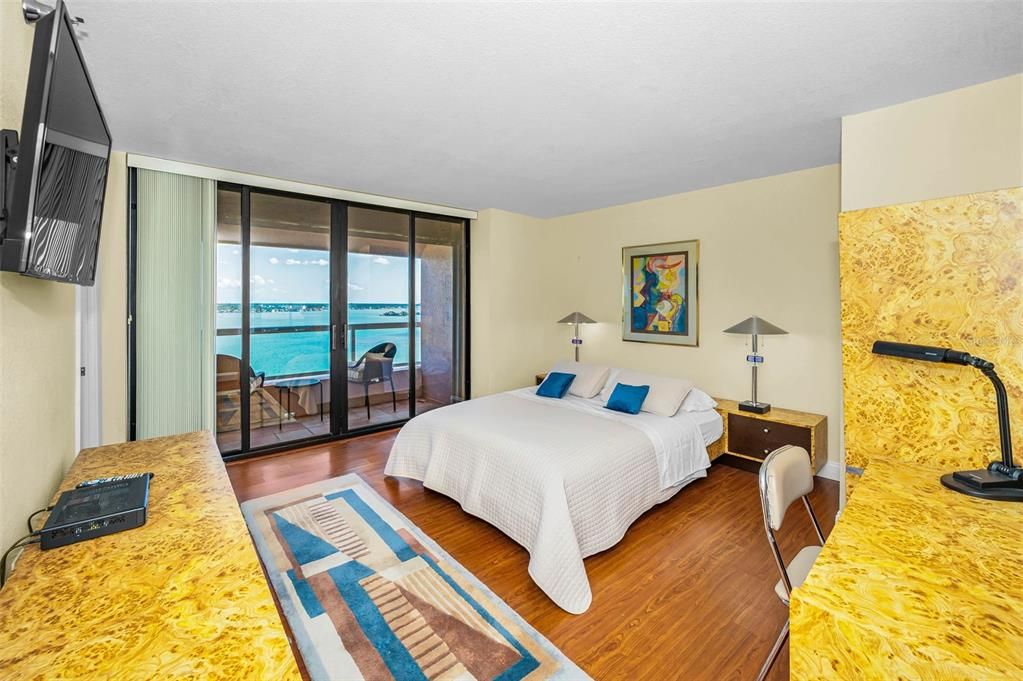 For Sale: $1,875,000 (3 beds, 2 baths, 2125 Square Feet)