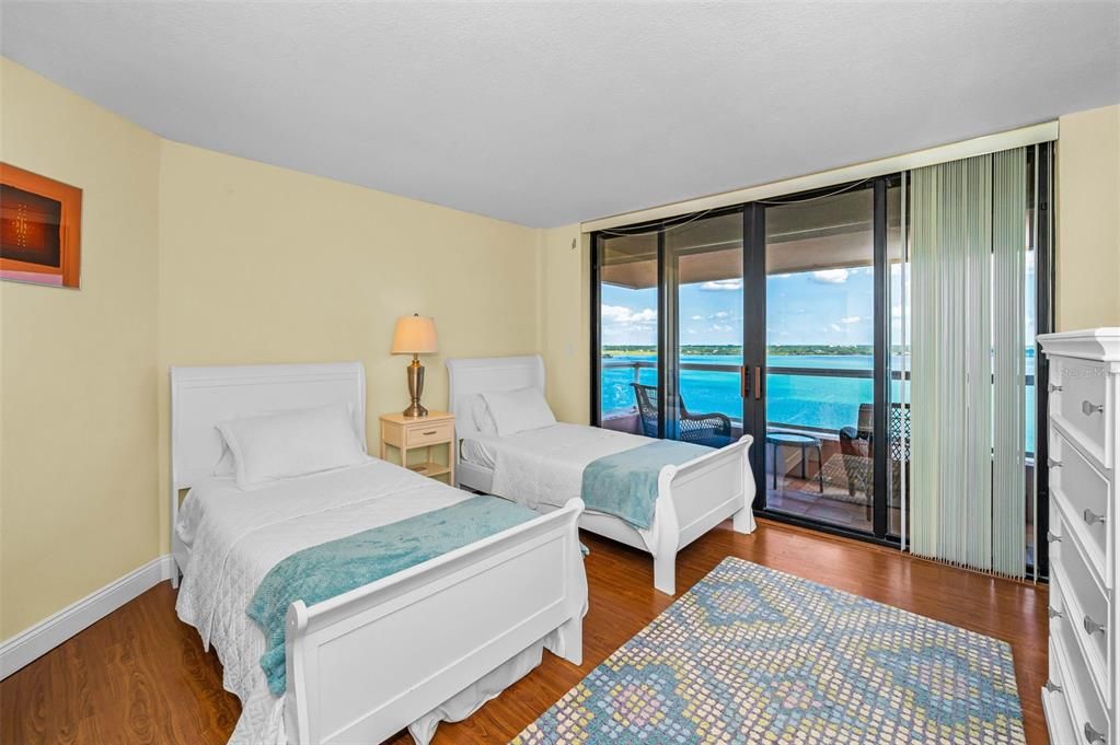 For Sale: $1,875,000 (3 beds, 2 baths, 2125 Square Feet)