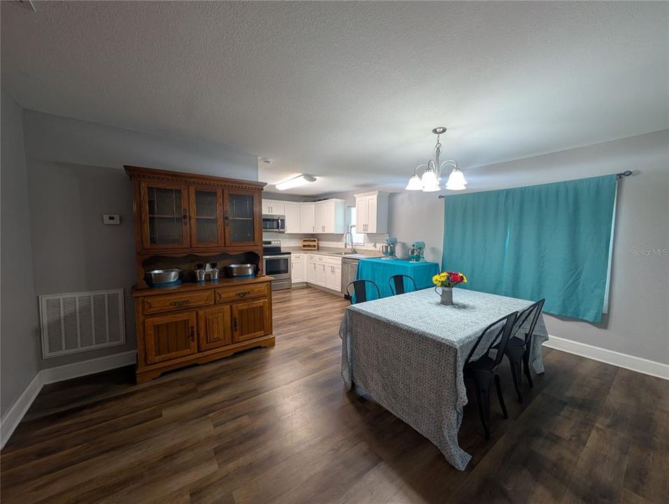 For Sale: $228,000 (3 beds, 1 baths, 1258 Square Feet)