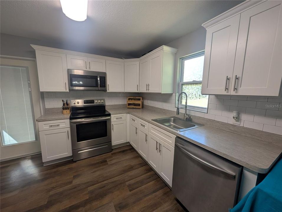 For Sale: $228,000 (3 beds, 1 baths, 1258 Square Feet)