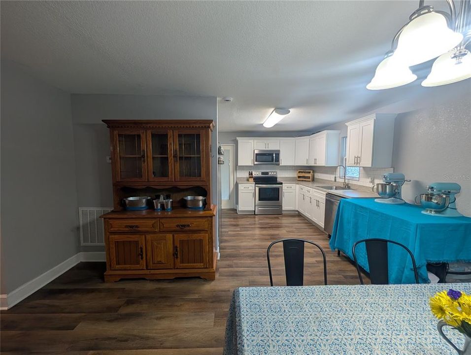 For Sale: $228,000 (3 beds, 1 baths, 1258 Square Feet)