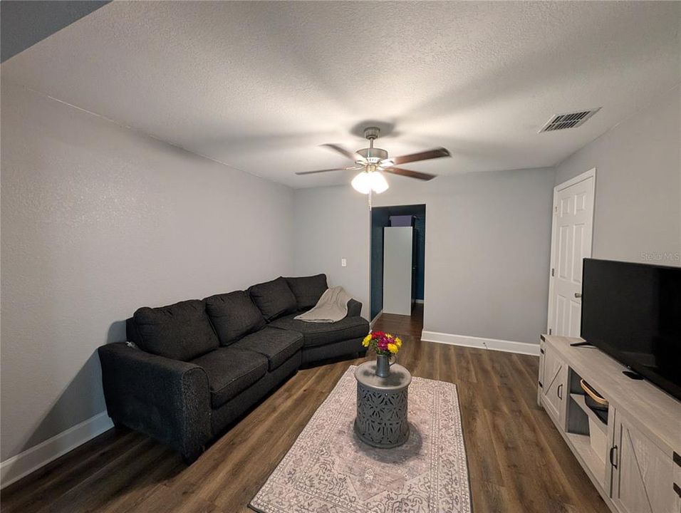 For Sale: $228,000 (3 beds, 1 baths, 1258 Square Feet)
