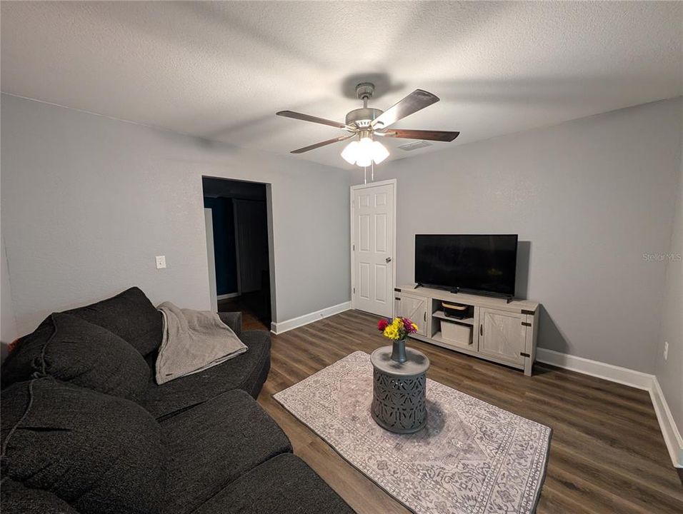 For Sale: $228,000 (3 beds, 1 baths, 1258 Square Feet)