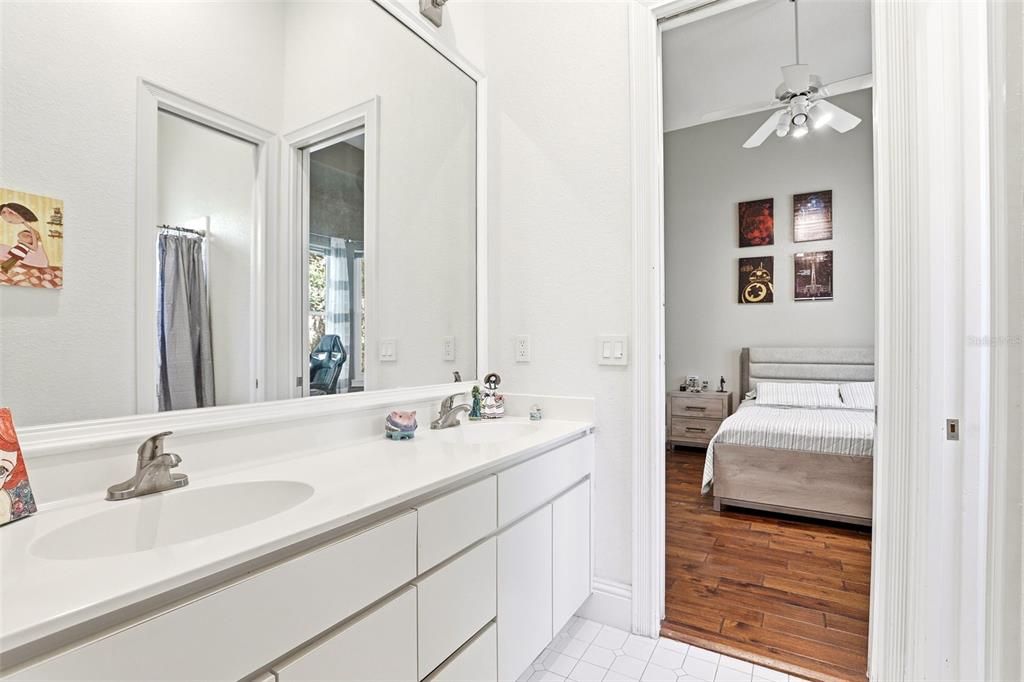 En Venta: $2,345,000 (5 camas, 5 baños, 5700 Pies cuadrados)