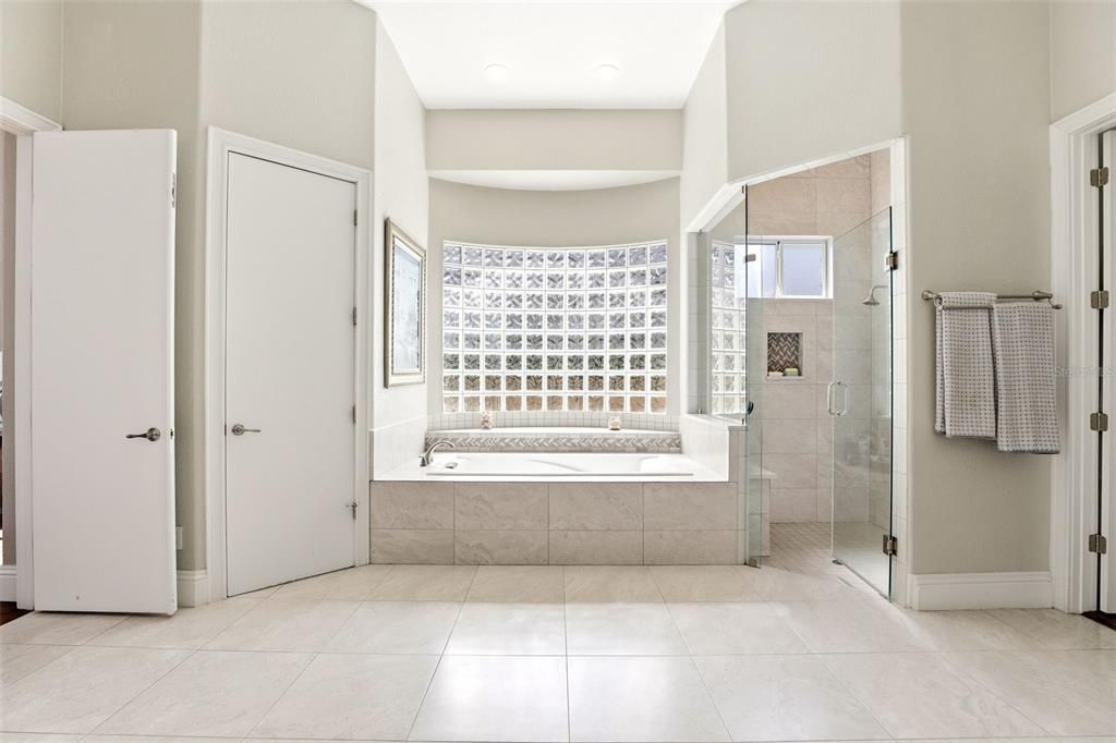 En Venta: $2,345,000 (5 camas, 5 baños, 5700 Pies cuadrados)