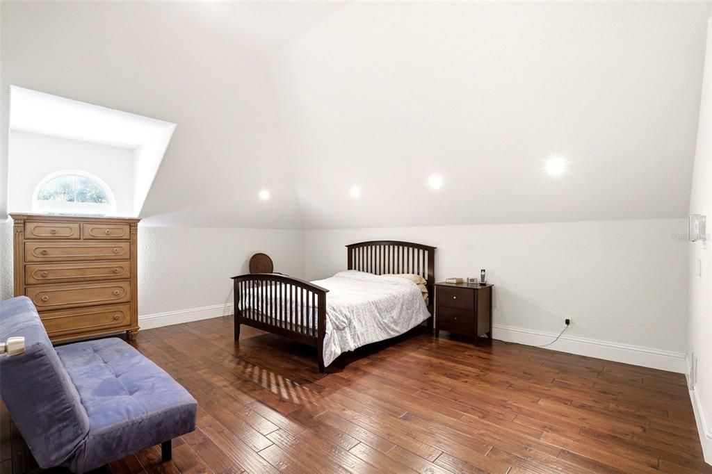 En Venta: $2,345,000 (5 camas, 5 baños, 5700 Pies cuadrados)