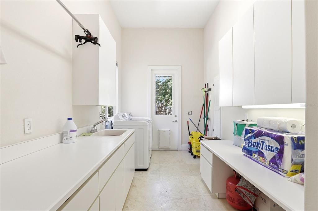 En Venta: $2,345,000 (5 camas, 5 baños, 5700 Pies cuadrados)
