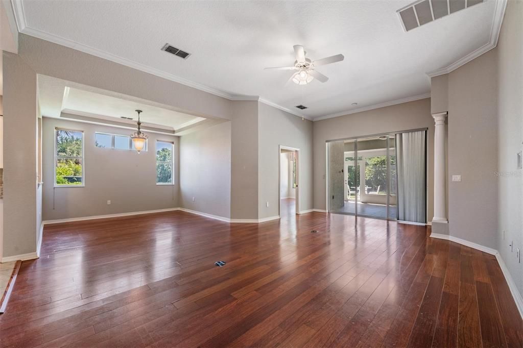 Activo con contrato: $530,000 (2 camas, 2 baños, 1702 Pies cuadrados)