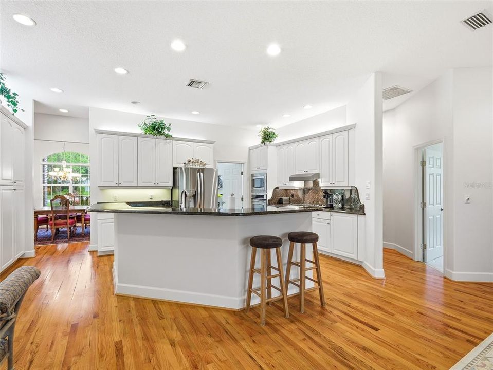 Activo con contrato: $750,000 (4 camas, 2 baños, 2852 Pies cuadrados)