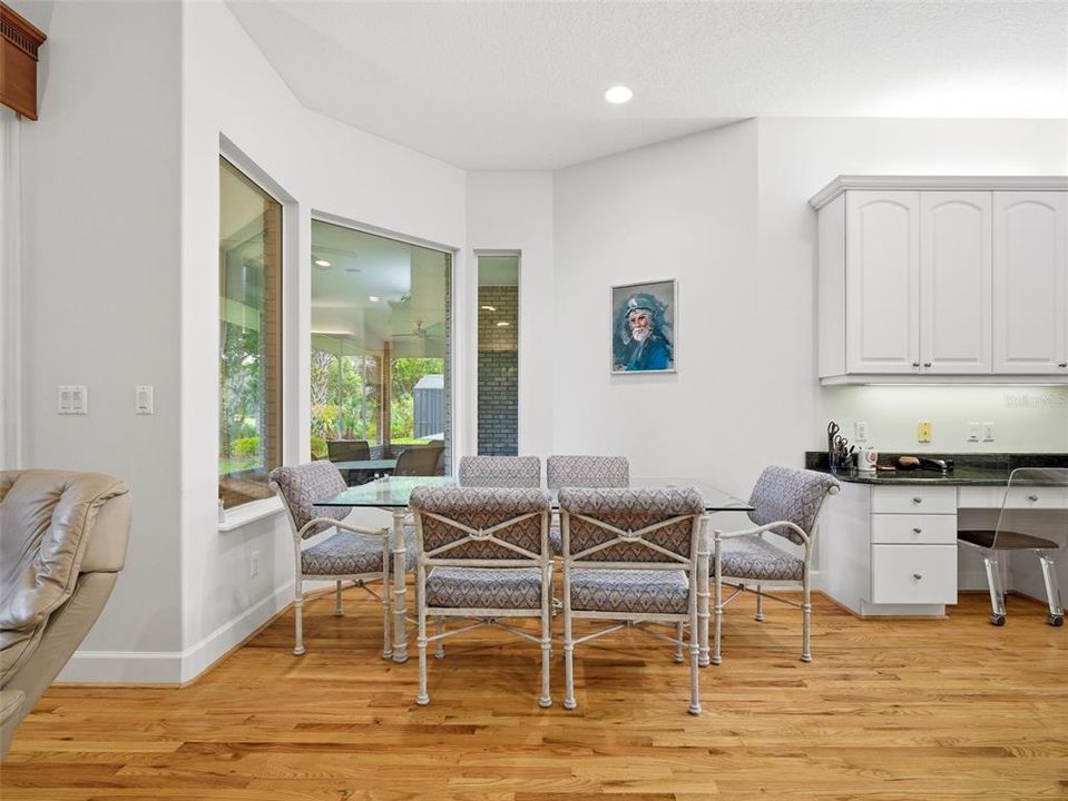 Activo con contrato: $750,000 (4 camas, 2 baños, 2852 Pies cuadrados)
