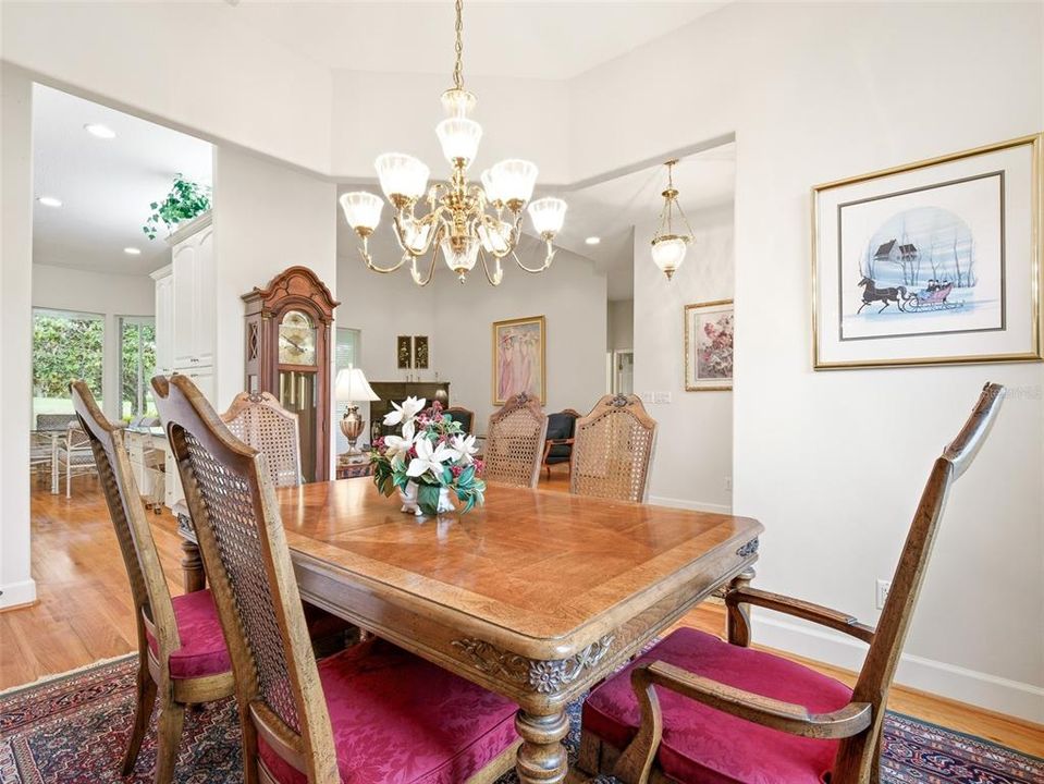 Activo con contrato: $750,000 (4 camas, 2 baños, 2852 Pies cuadrados)