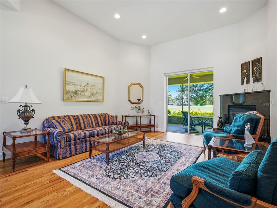Activo con contrato: $750,000 (4 camas, 2 baños, 2852 Pies cuadrados)
