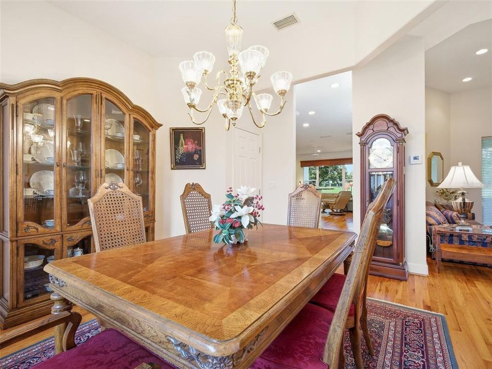 Activo con contrato: $750,000 (4 camas, 2 baños, 2852 Pies cuadrados)