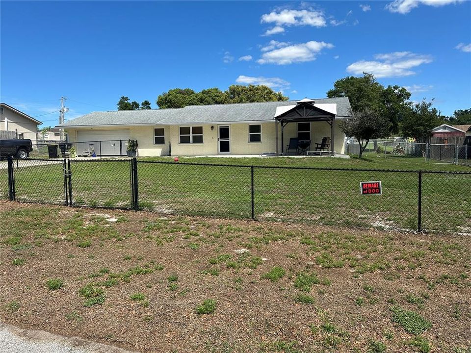 For Sale: $344,999 (3 beds, 2 baths, 1716 Square Feet)