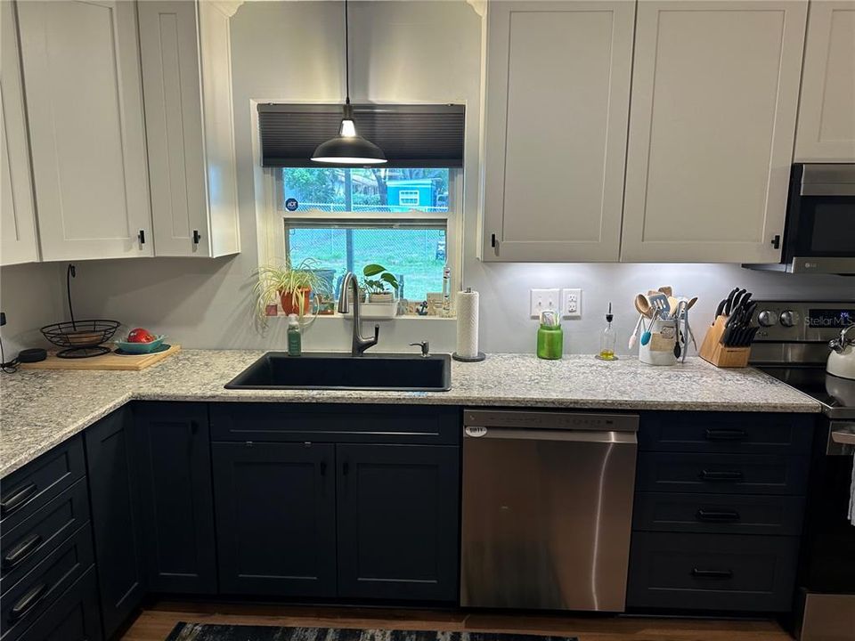 For Sale: $344,999 (3 beds, 2 baths, 1716 Square Feet)