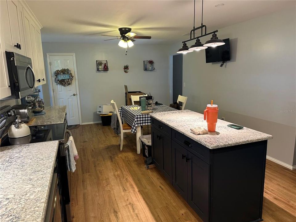 For Sale: $344,999 (3 beds, 2 baths, 1716 Square Feet)