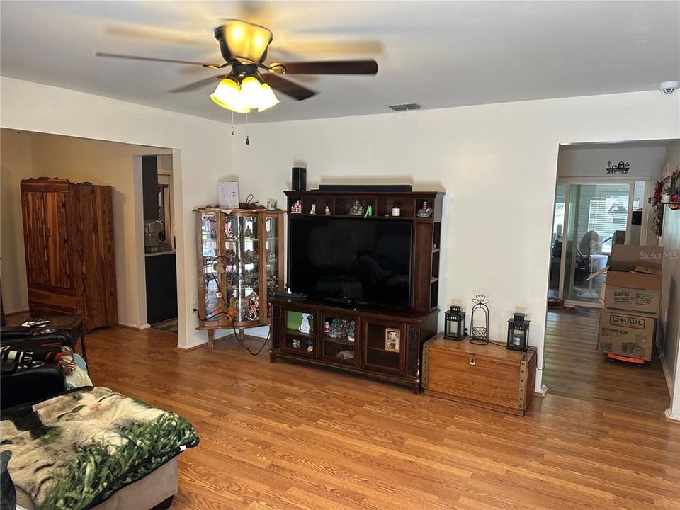 For Sale: $344,999 (3 beds, 2 baths, 1716 Square Feet)