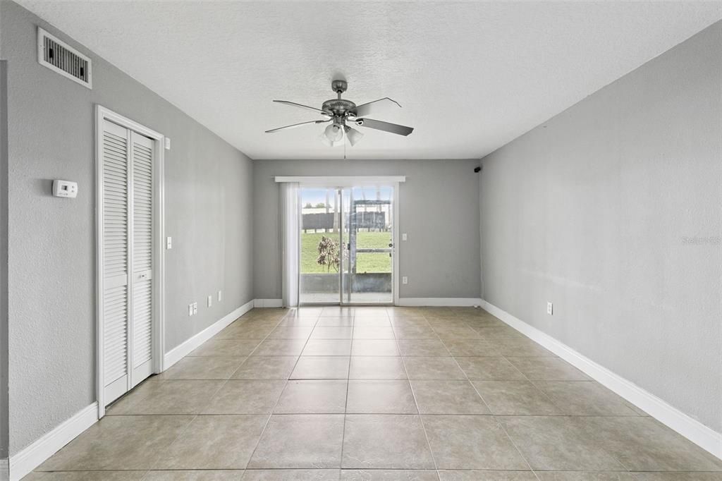 For Sale: $125,000 (2 beds, 2 baths, 897 Square Feet)