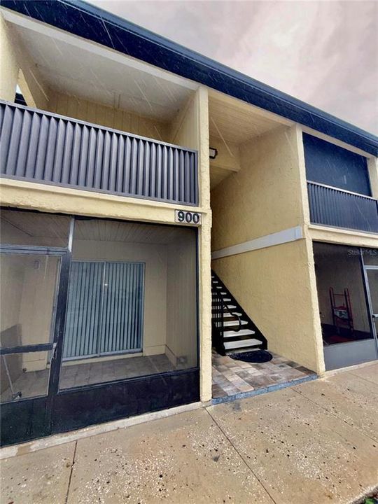 For Sale: $125,000 (2 beds, 2 baths, 897 Square Feet)