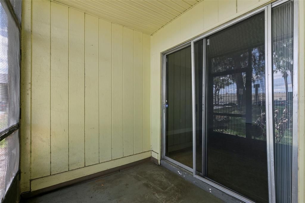 For Sale: $125,000 (2 beds, 2 baths, 897 Square Feet)