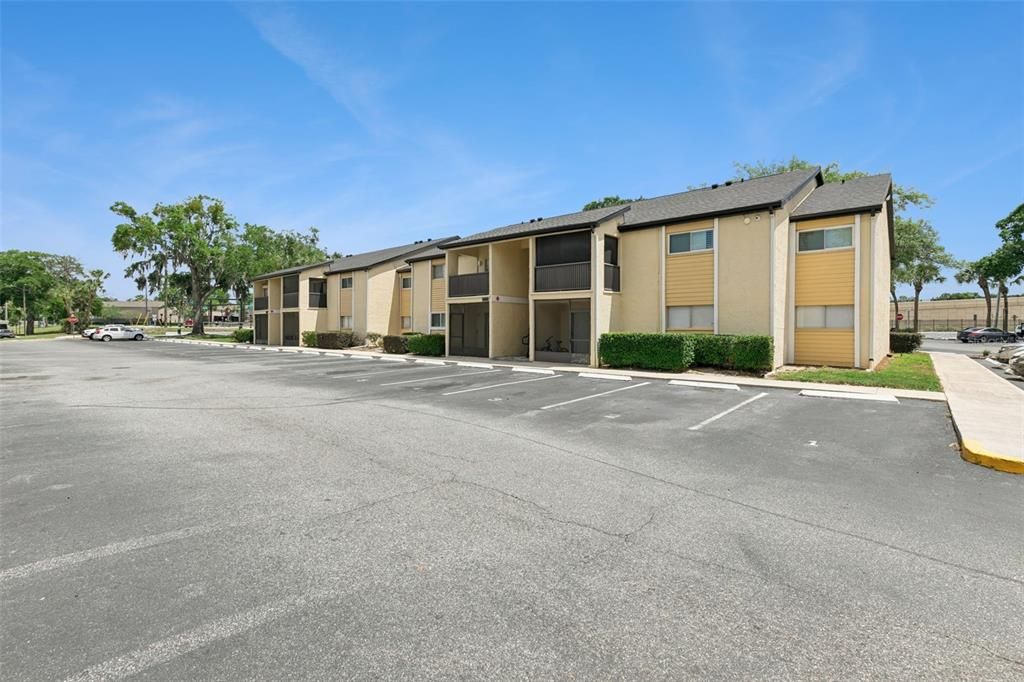 For Sale: $125,000 (2 beds, 2 baths, 897 Square Feet)