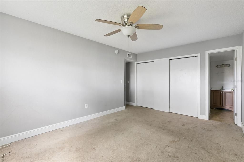 For Sale: $125,000 (2 beds, 2 baths, 897 Square Feet)